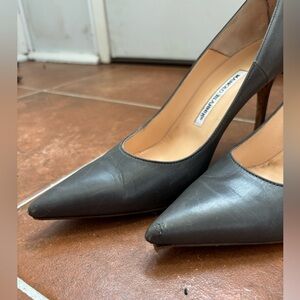 Manolo Blahnik Gray Leather Pointed Toe Pumps